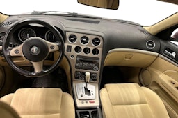 Punainen Alfa Romeo 159 2007 kuva 7.