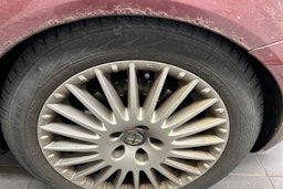 Punainen Alfa Romeo 159 2007 kuva 9.