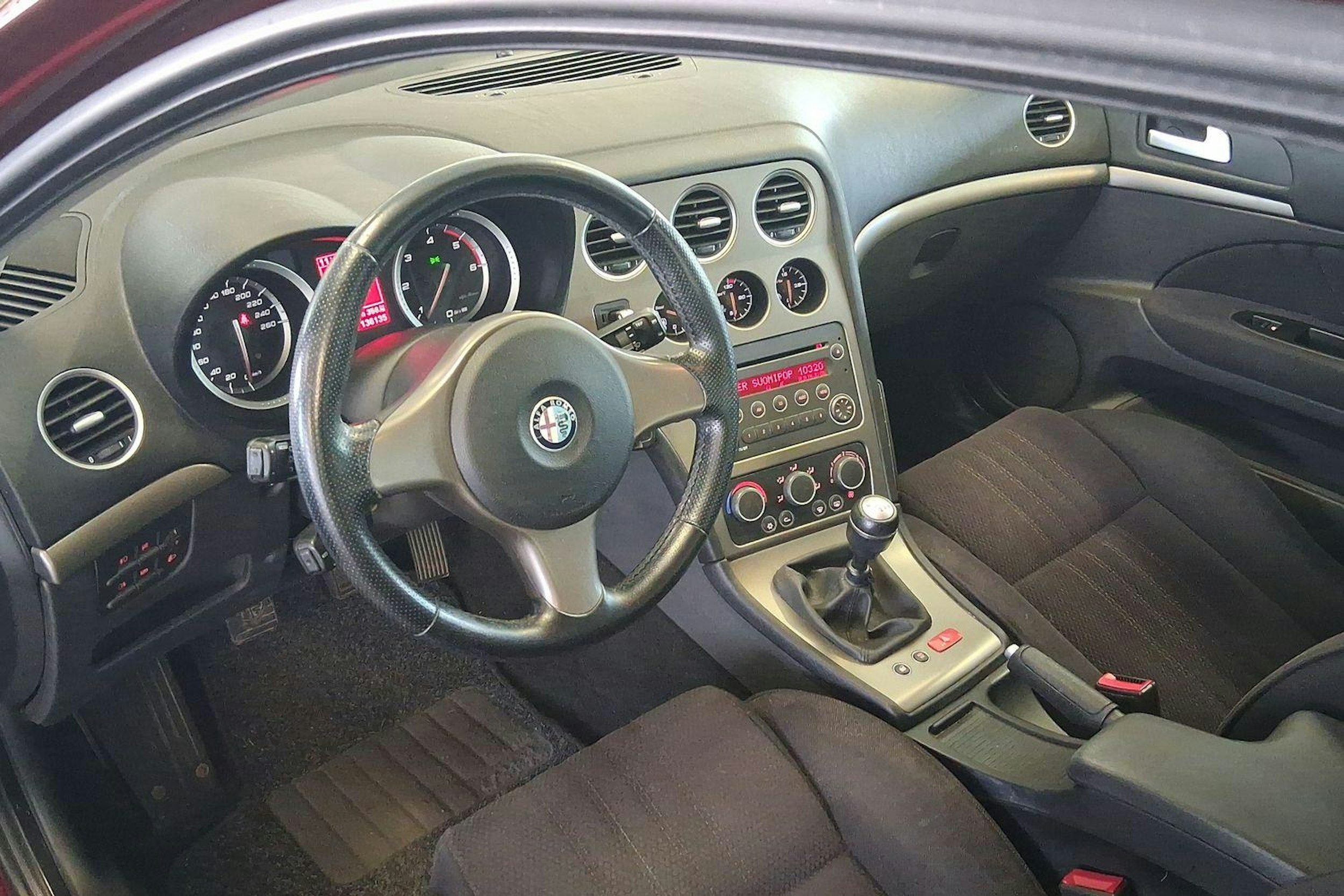 punainen Alfa Romeo 159 2008 kuva 7.