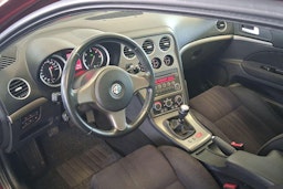 punainen Alfa Romeo 159 2008 kuva 7.