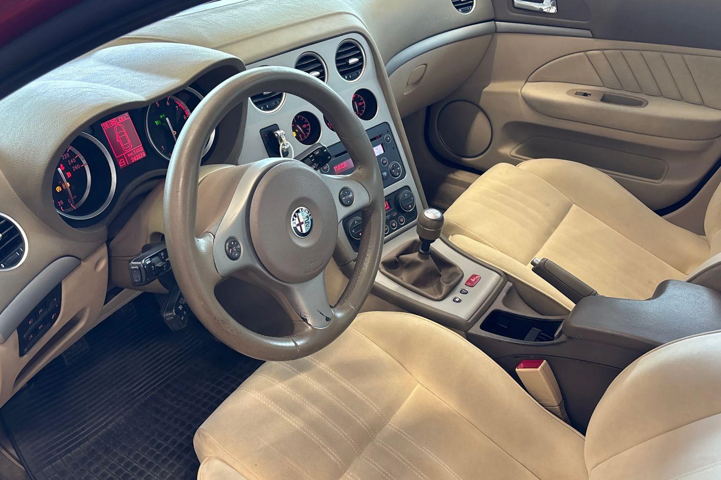 punainen Alfa Romeo 159 2006 kuva 6.