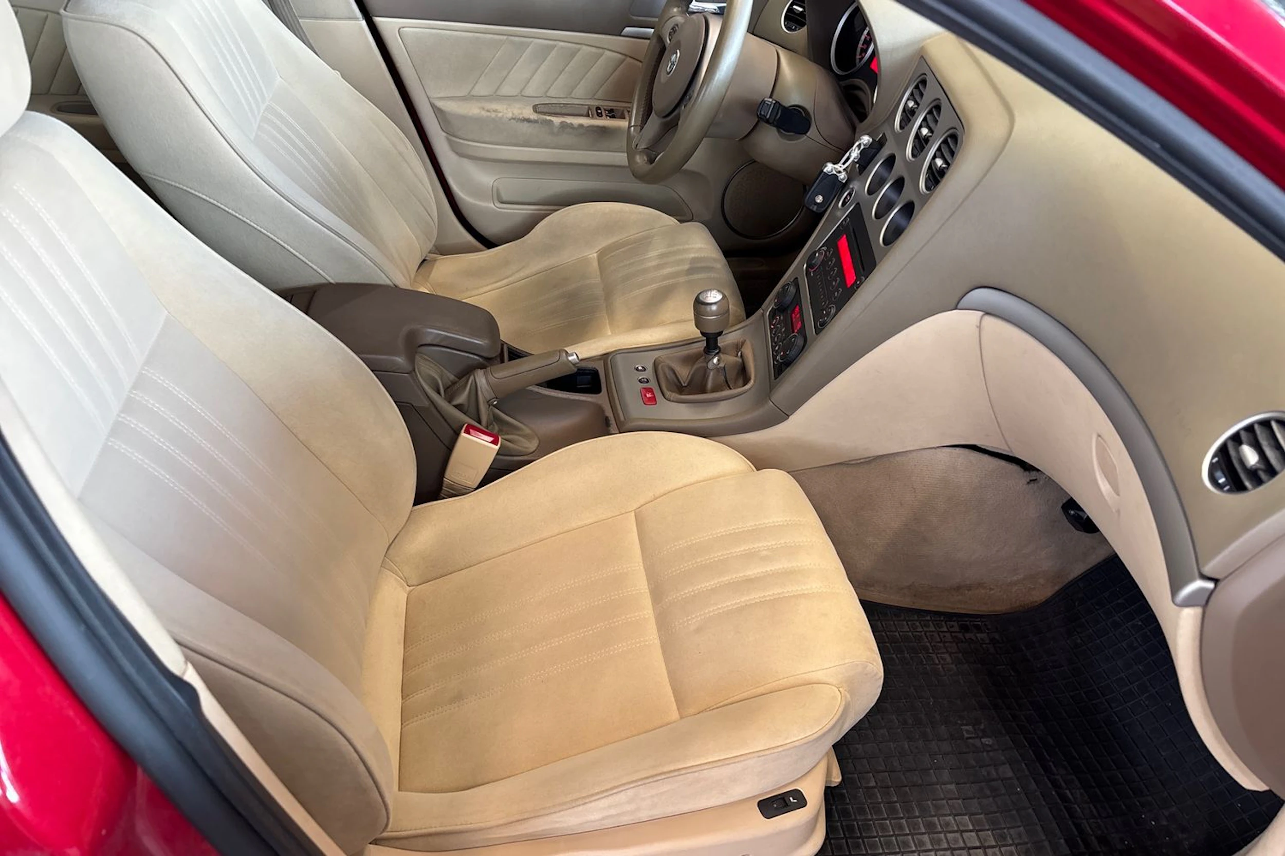punainen Alfa Romeo 159 2006 kuva 17.