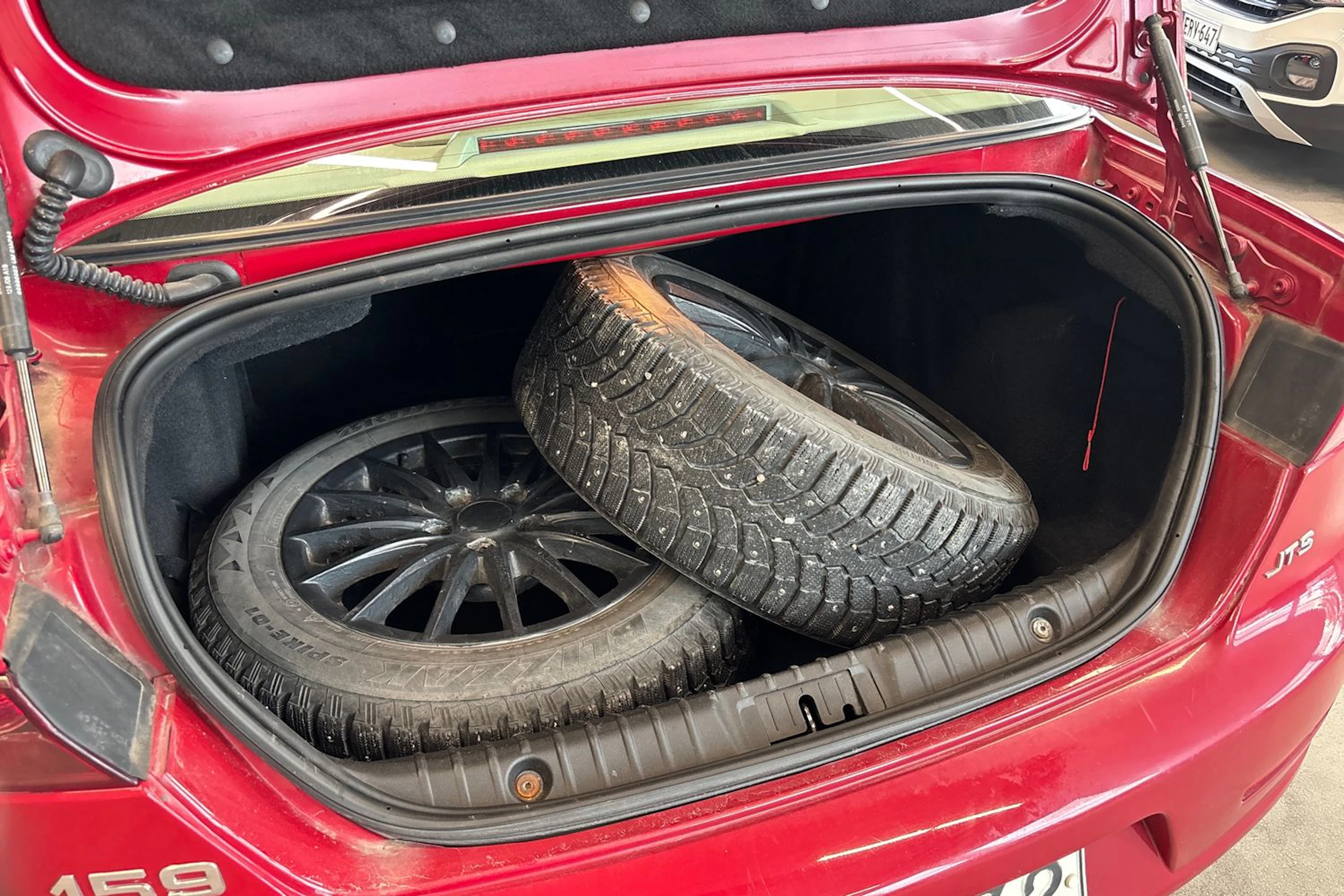 punainen Alfa Romeo 159 2006 kuva 19.