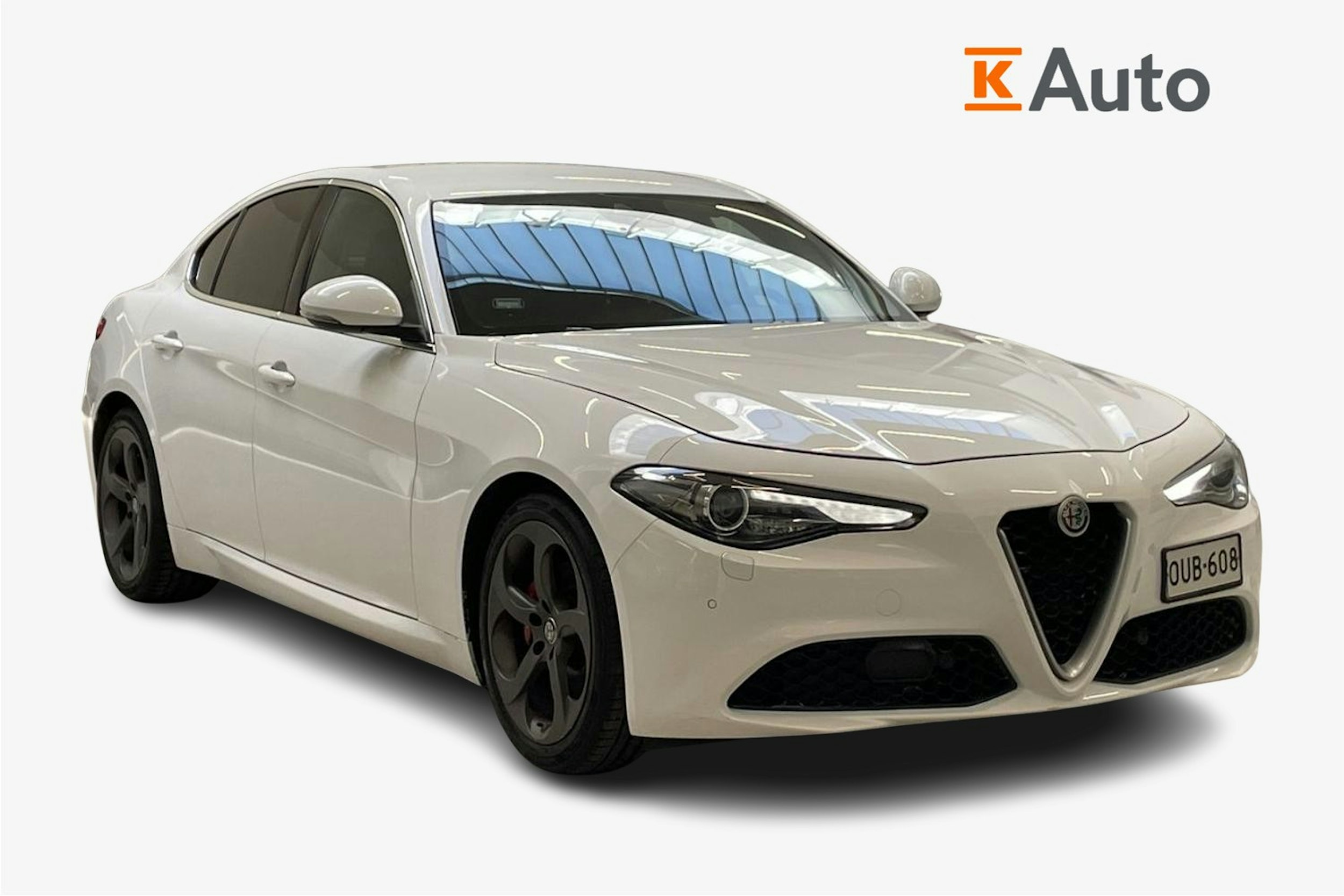 valkoinen Alfa Romeo Giulia 2017 kuva 1.