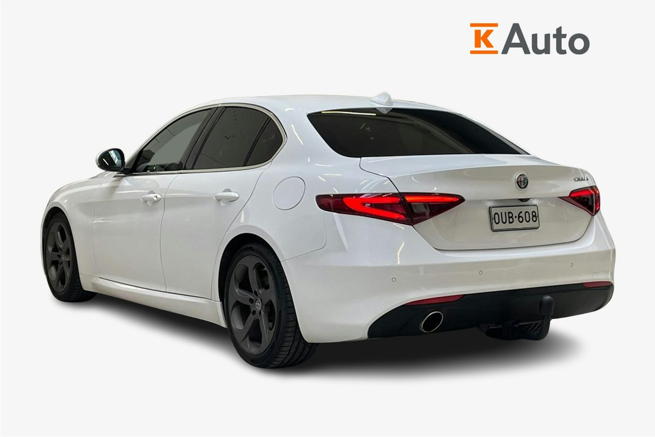 valkoinen Alfa Romeo Giulia 2017 kuva 2.