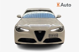 valkoinen Alfa Romeo Giulia 2017 kuva 5.