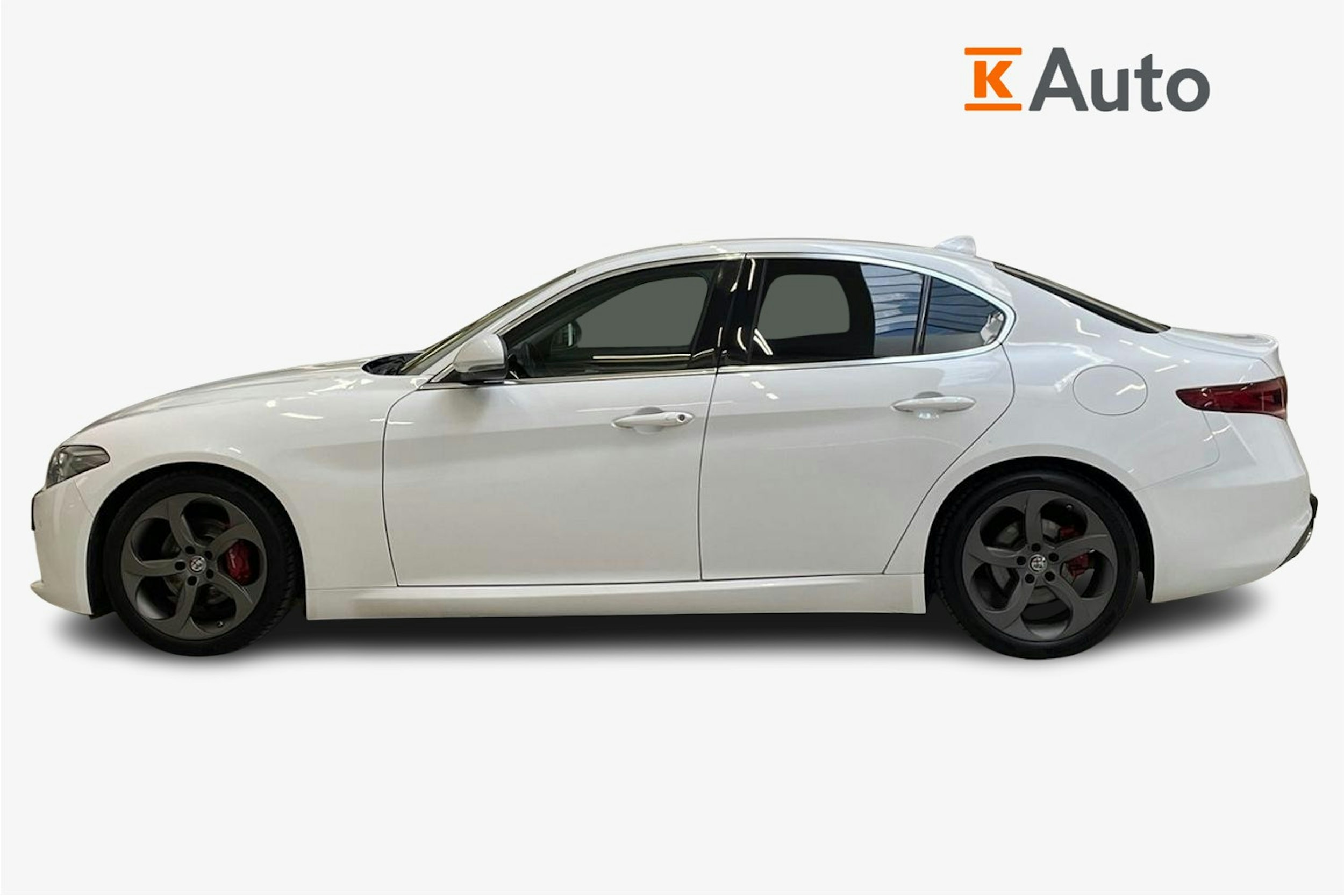 valkoinen Alfa Romeo Giulia 2017 kuva 6.