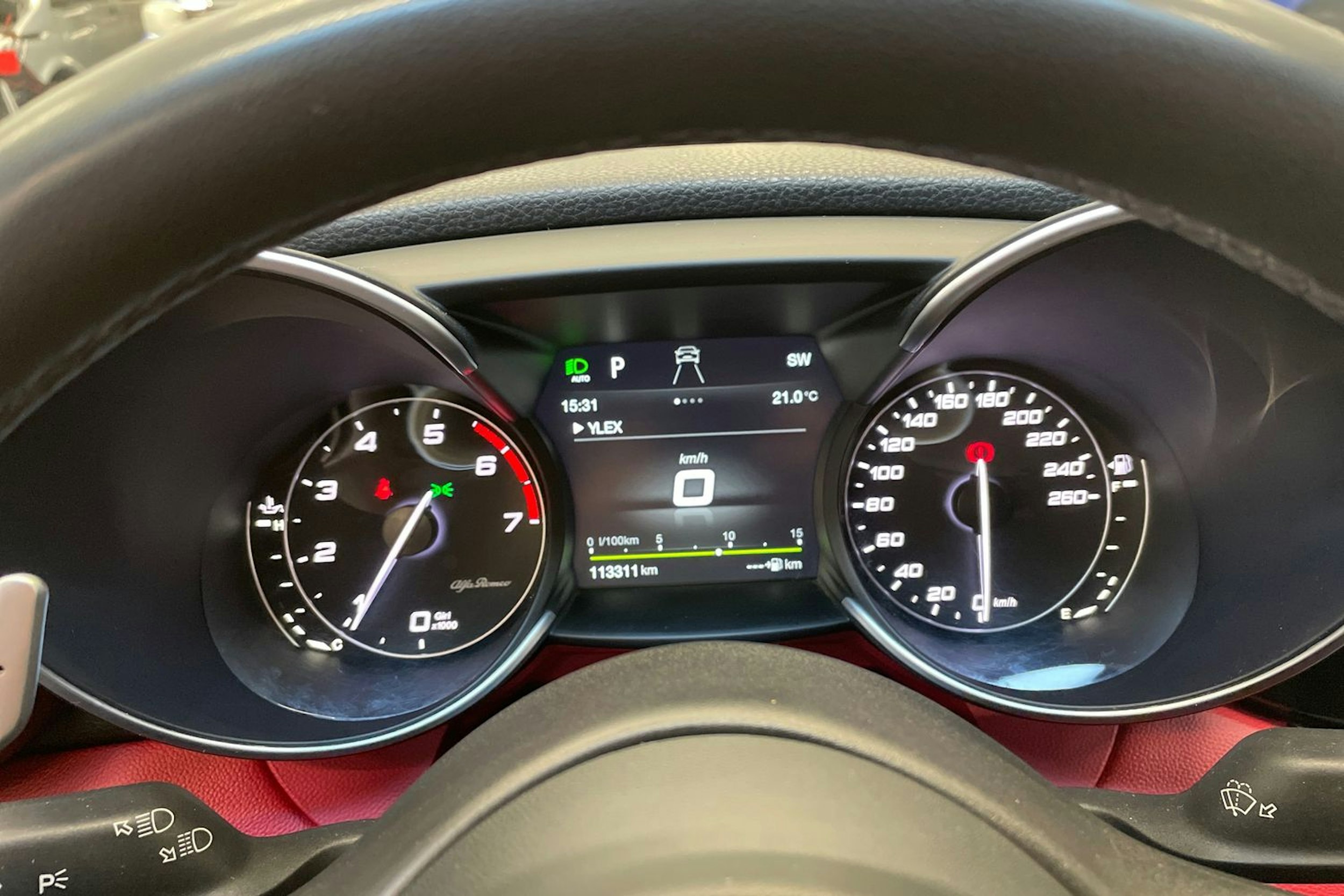 valkoinen Alfa Romeo Giulia 2017 kuva 16.