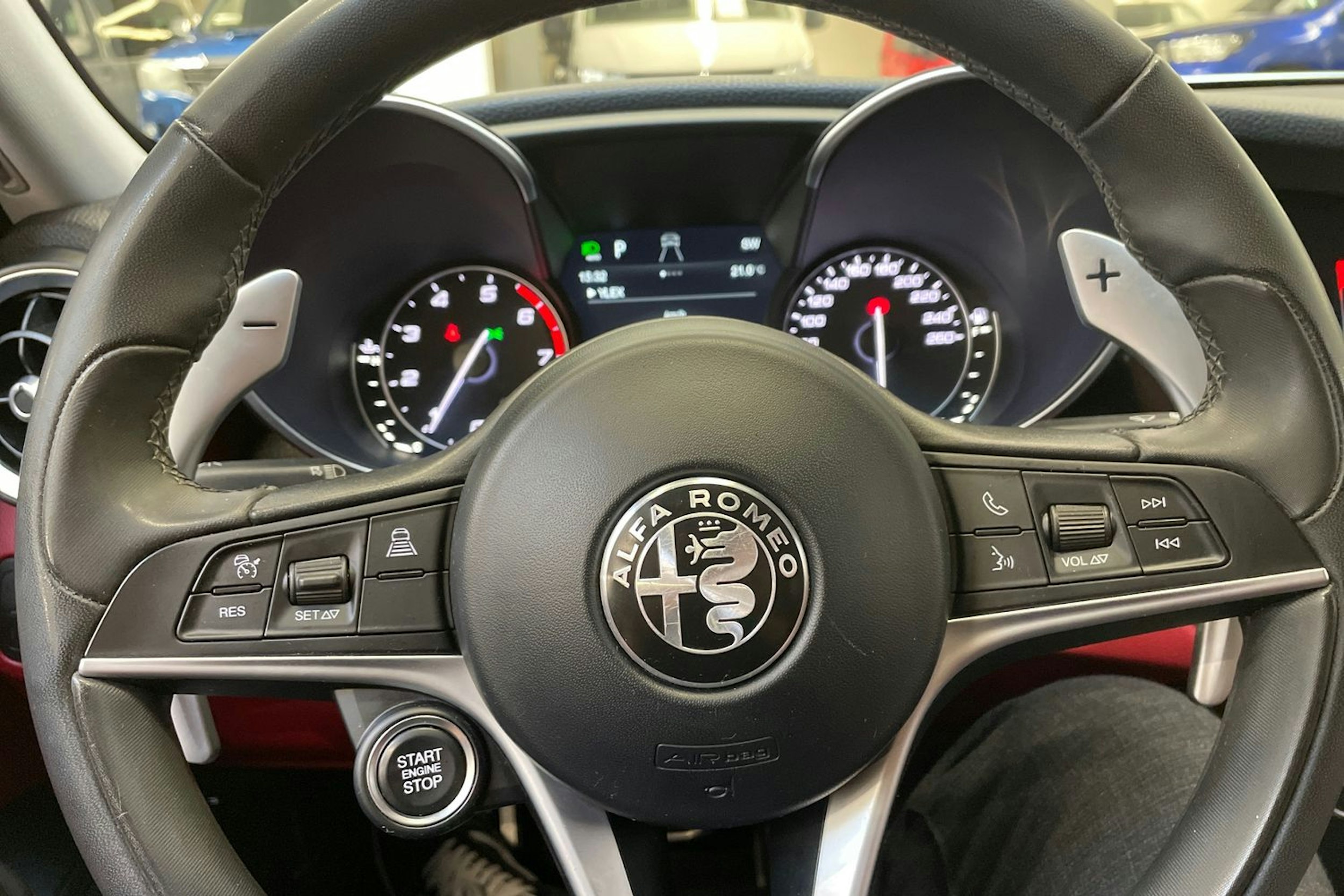 valkoinen Alfa Romeo Giulia 2017 kuva 17.