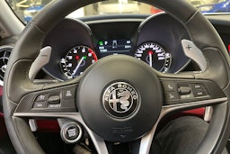 valkoinen Alfa Romeo Giulia 2017 kuva 17.