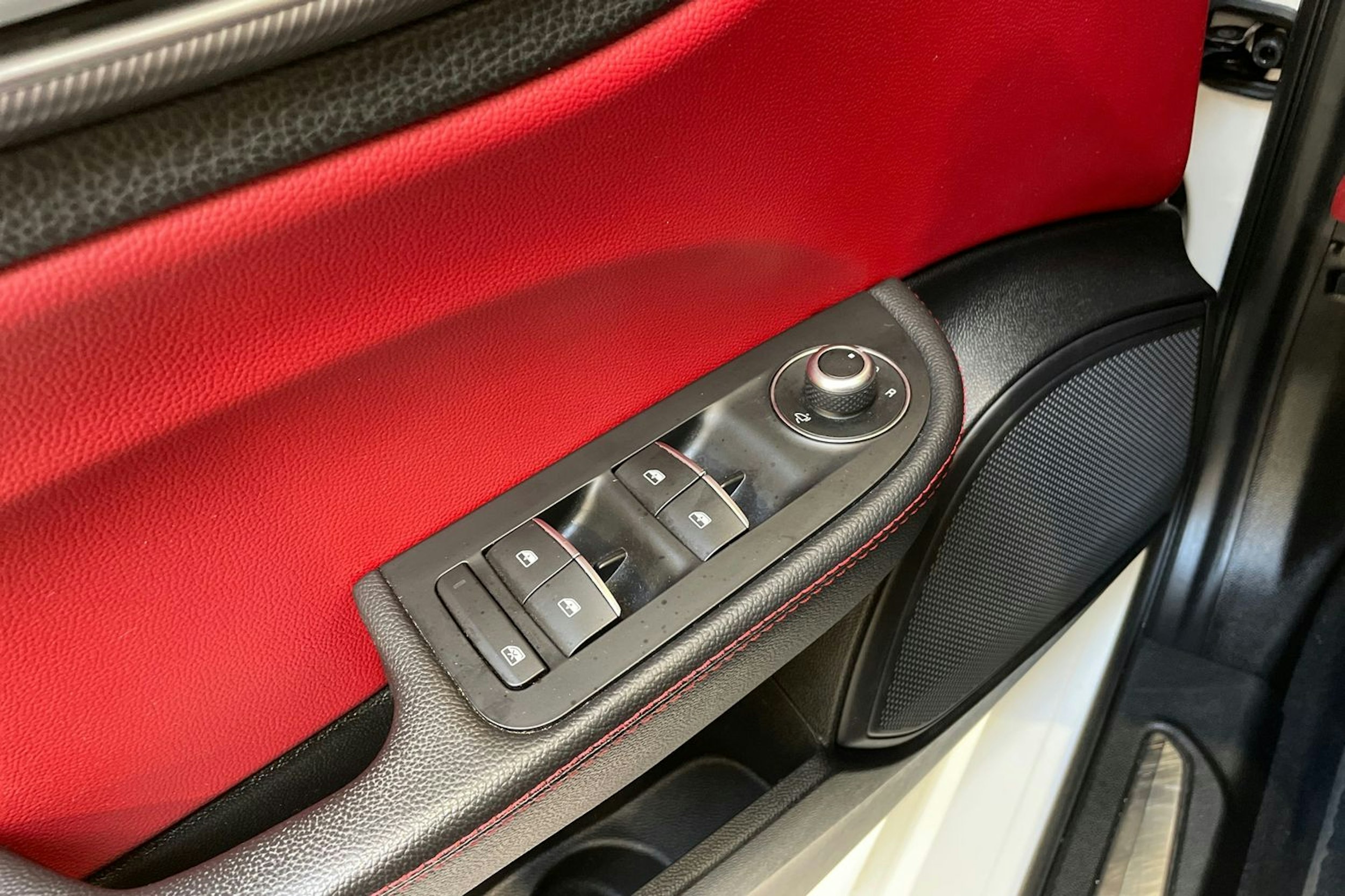 valkoinen Alfa Romeo Giulia 2017 kuva 18.