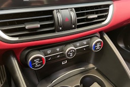 valkoinen Alfa Romeo Giulia 2017 kuva 20.