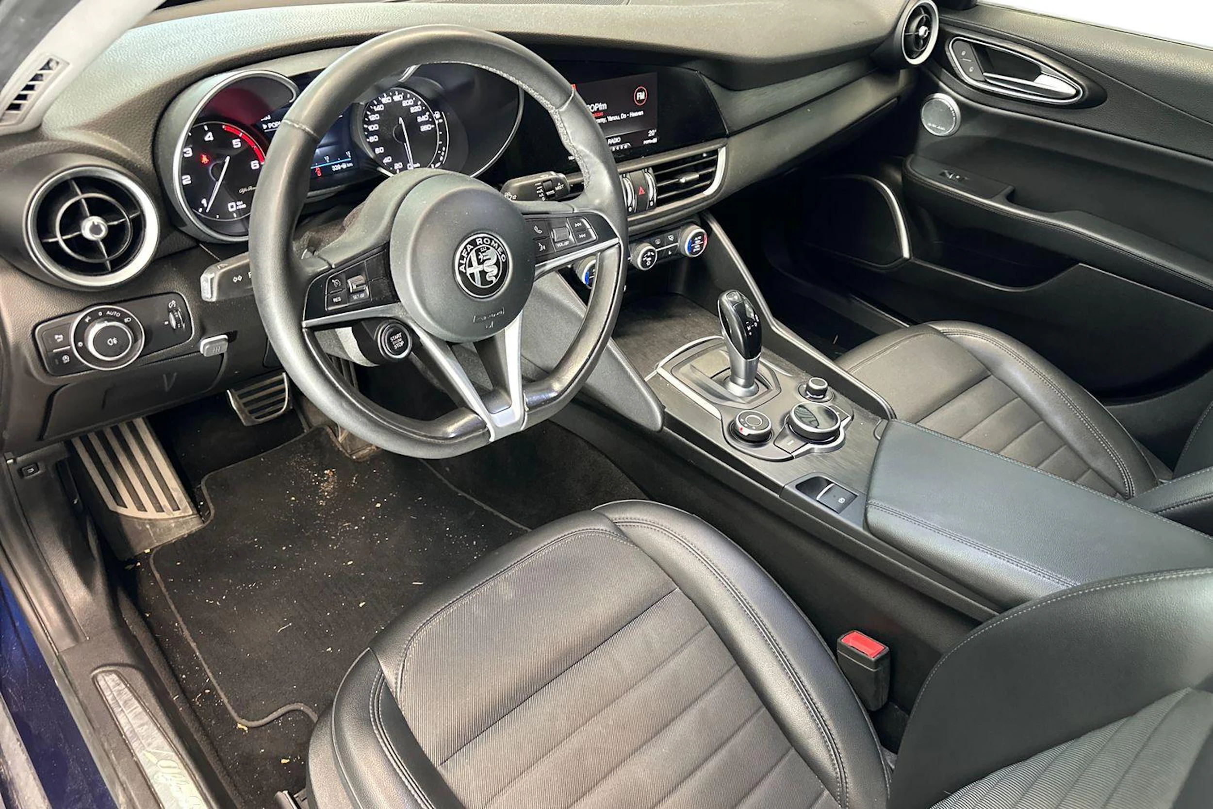 sininen Alfa Romeo Giulia 2017 kuva 3.
