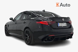musta Alfa Romeo Giulia 2018 kuva 3.