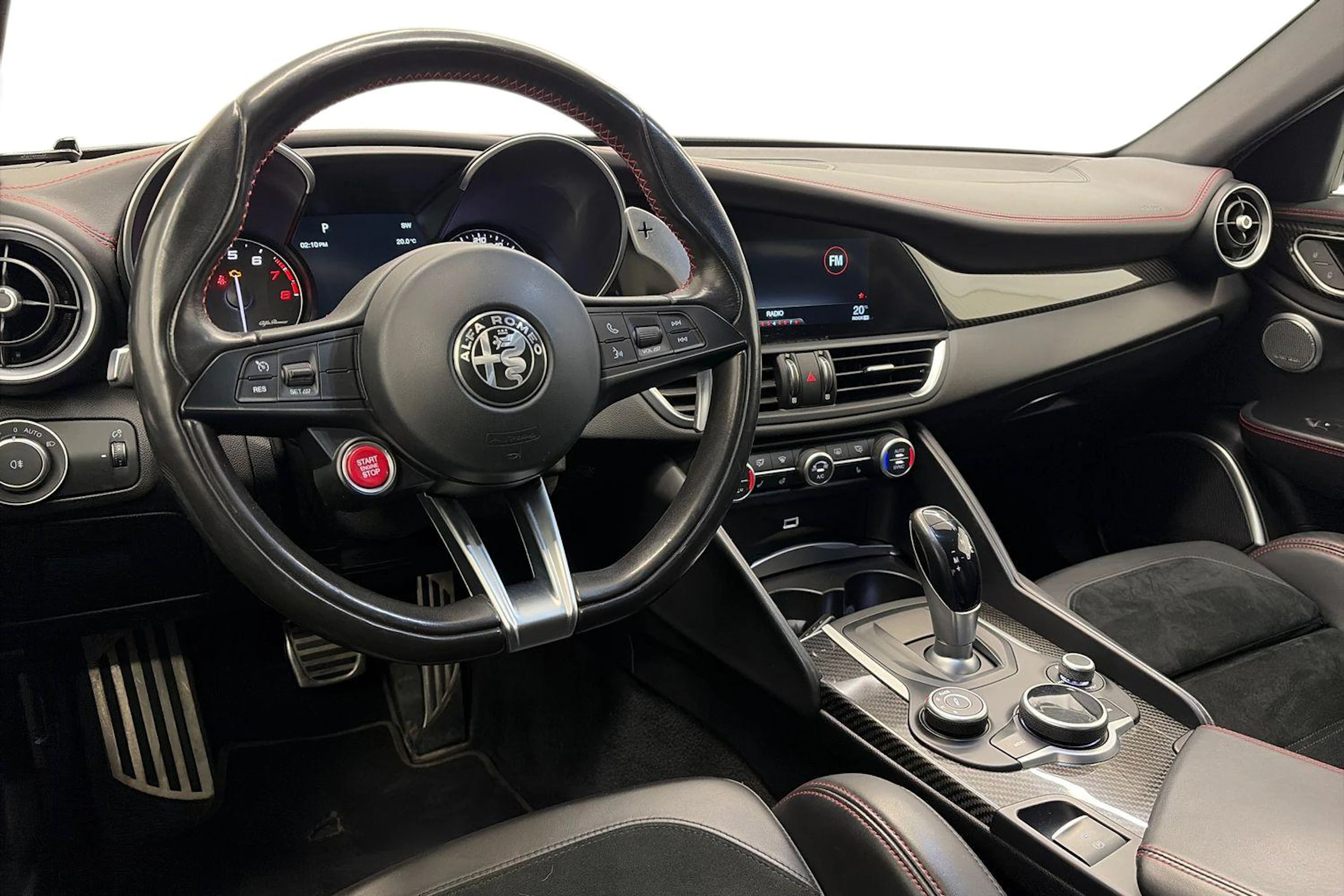 musta Alfa Romeo Giulia 2018 kuva 8.