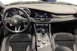 musta Alfa Romeo Giulia 2018 kuva 9.