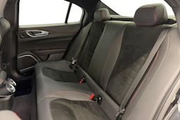 musta Alfa Romeo Giulia 2018 kuva 11.