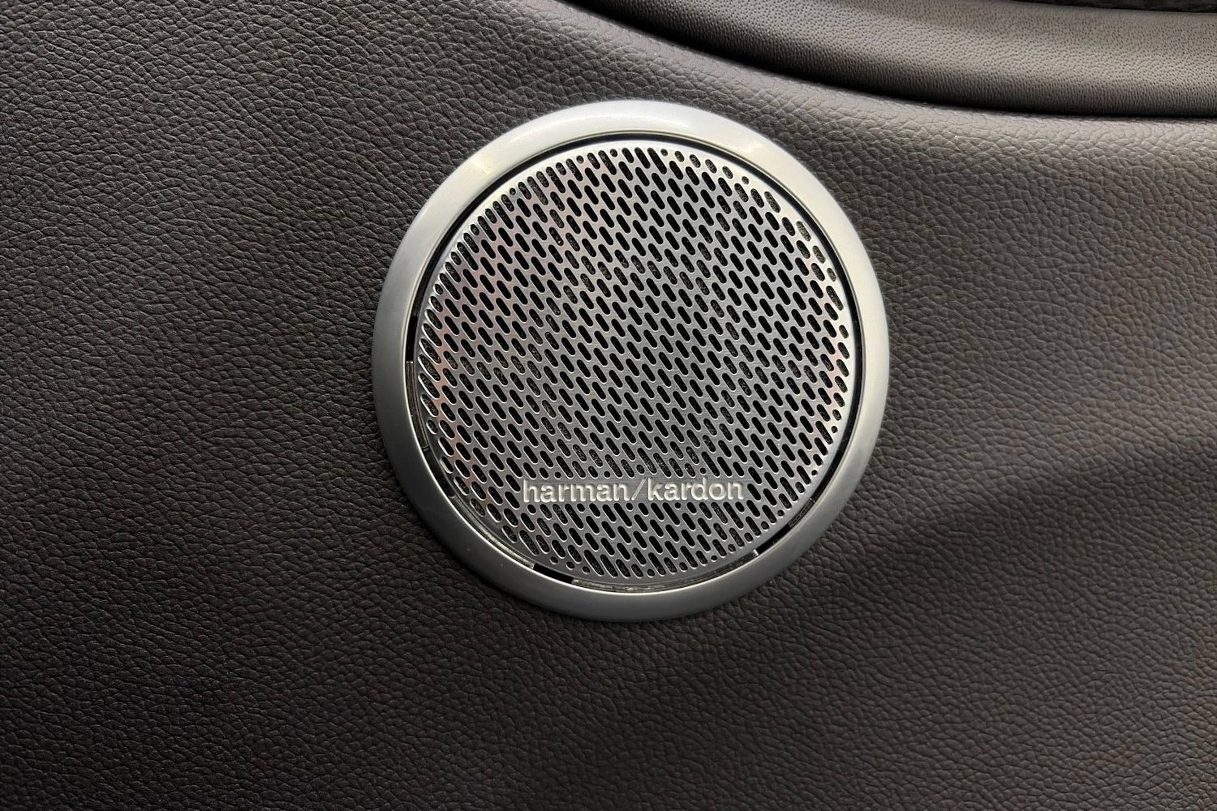 musta Alfa Romeo Giulia 2018 kuva 19.
