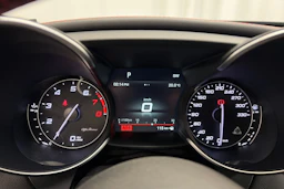 musta Alfa Romeo Giulia 2018 kuva 20.