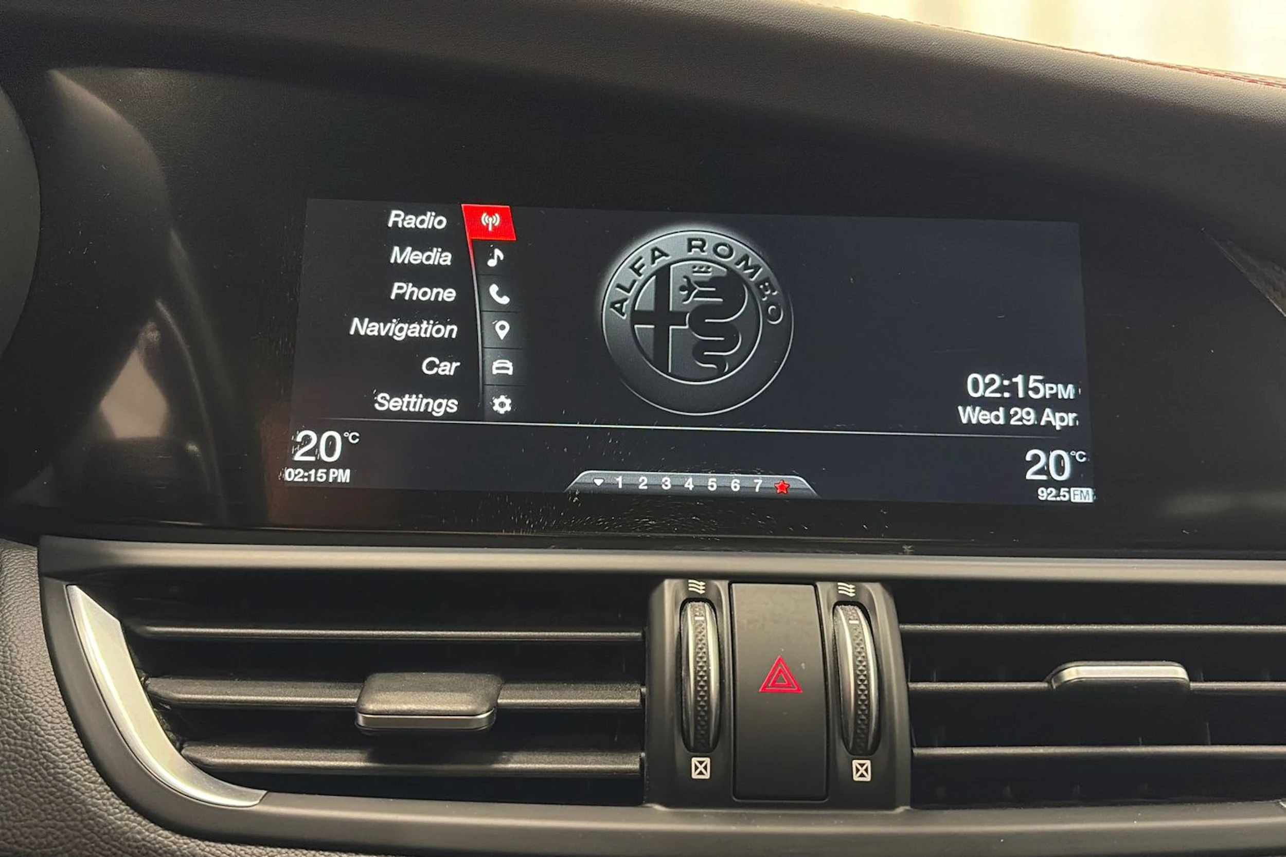 musta Alfa Romeo Giulia 2018 kuva 23.