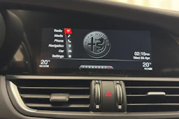 musta Alfa Romeo Giulia 2018 kuva 23.