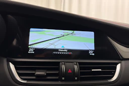 musta Alfa Romeo Giulia 2018 kuva 24.