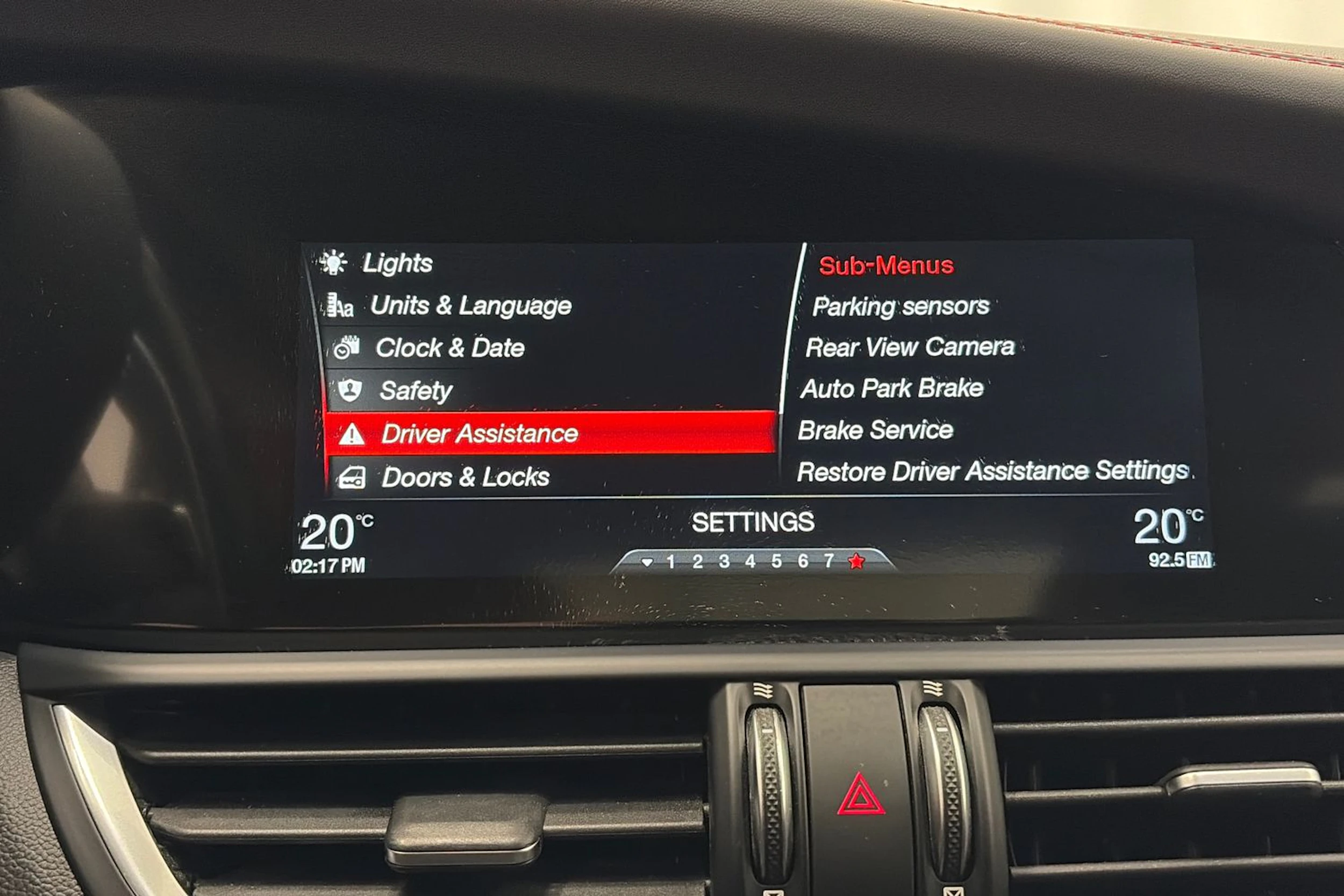 musta Alfa Romeo Giulia 2018 kuva 27.