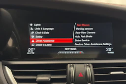 musta Alfa Romeo Giulia 2018 kuva 27.