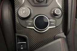 musta Alfa Romeo Giulia 2018 kuva 30.