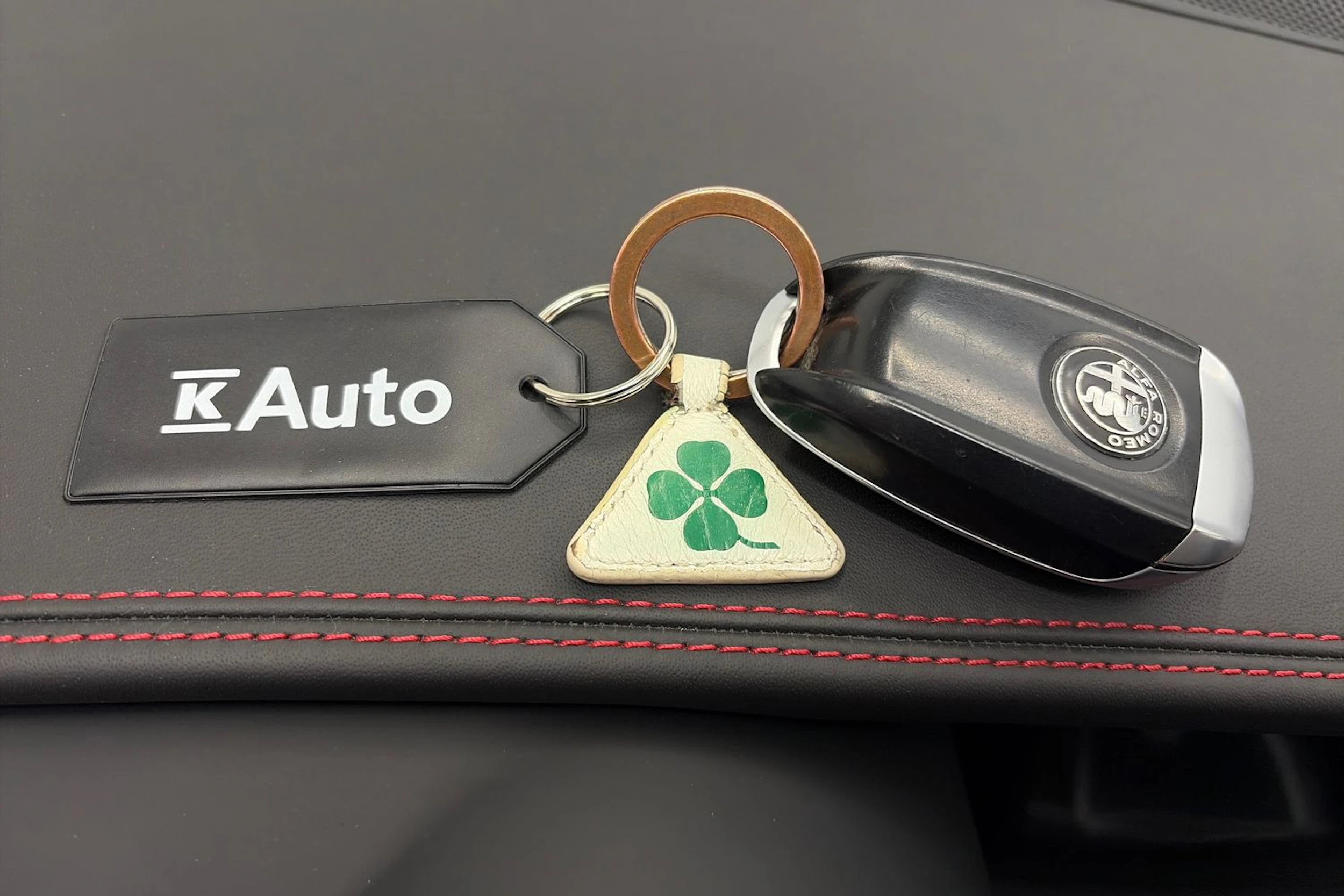 musta Alfa Romeo Giulia 2018 kuva 32.