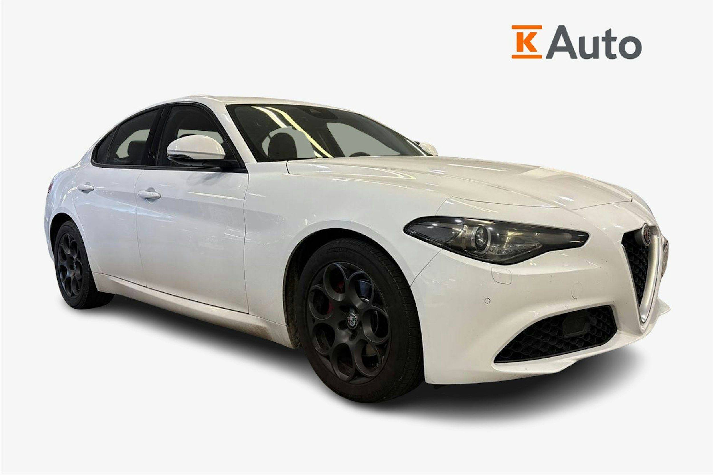 valkoinen Alfa Romeo Giulia 2018 kuva 1.