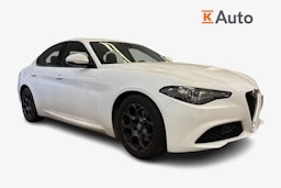 valkoinen Alfa Romeo Giulia 2018 kuva 1.