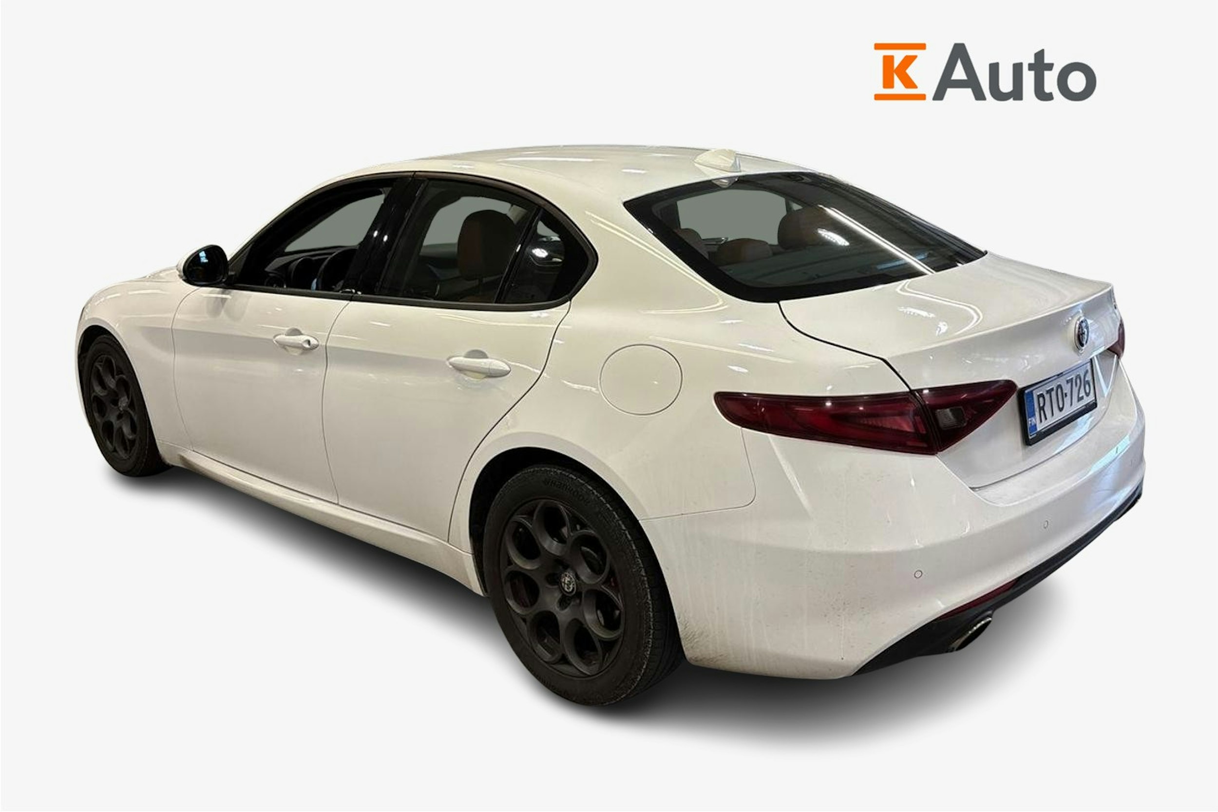 valkoinen Alfa Romeo Giulia 2018 kuva 2.