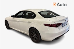 valkoinen Alfa Romeo Giulia 2018 kuva 2.