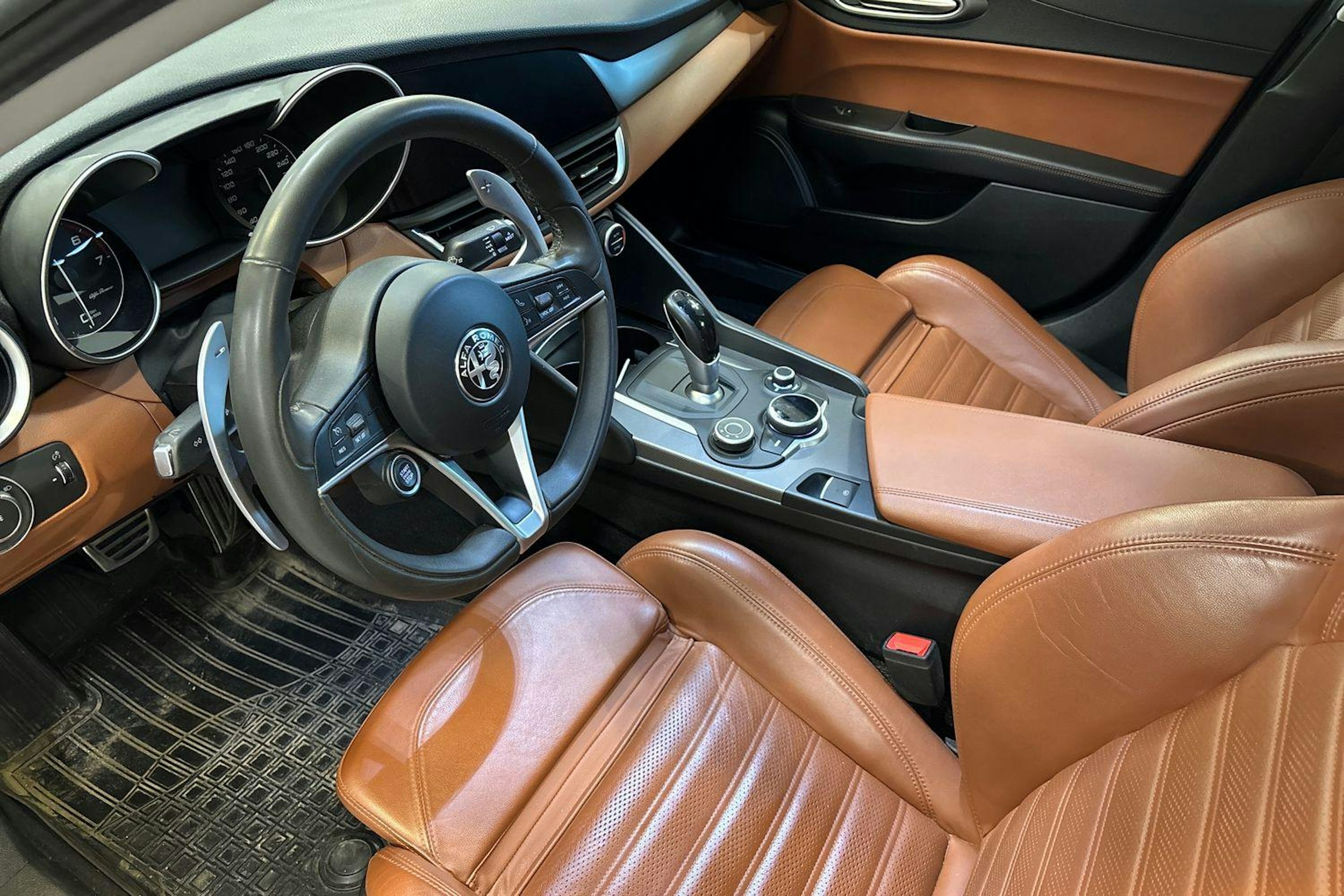 valkoinen Alfa Romeo Giulia 2018 kuva 3.