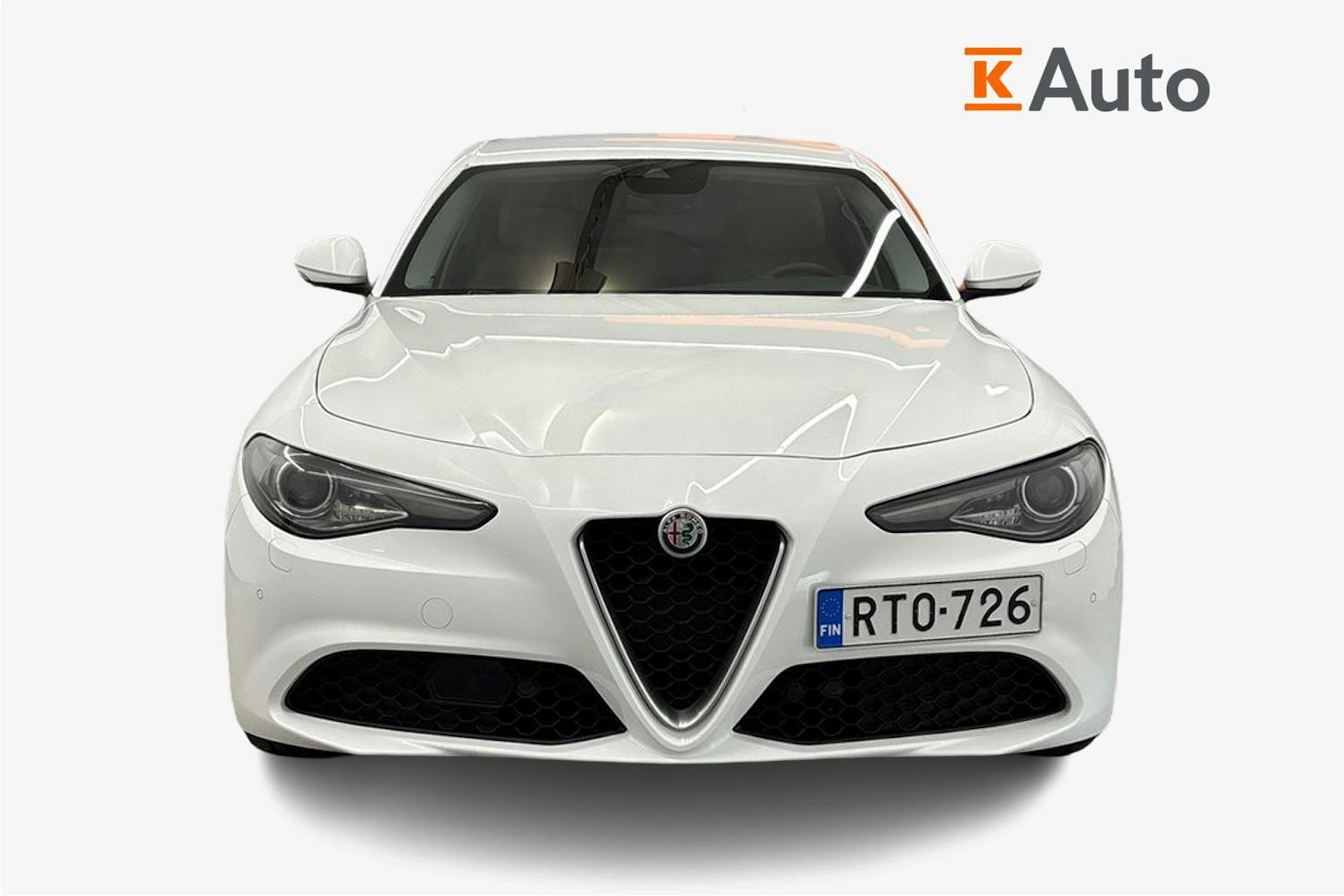 valkoinen Alfa Romeo Giulia 2018 kuva 5.