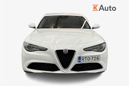 valkoinen Alfa Romeo Giulia 2018 kuva 5.
