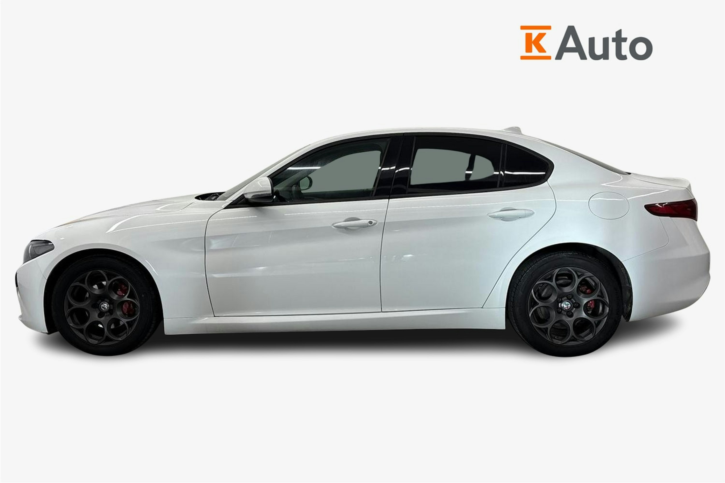 valkoinen Alfa Romeo Giulia 2018 kuva 6.