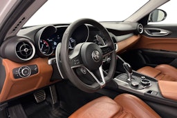 valkoinen Alfa Romeo Giulia 2018 kuva 7.