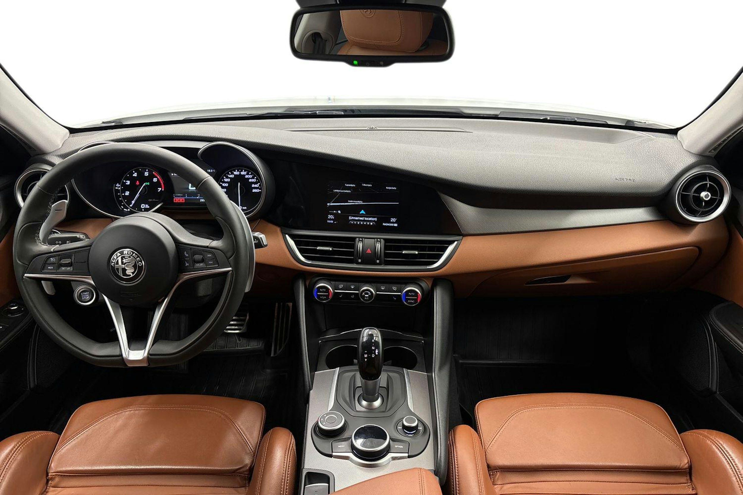 valkoinen Alfa Romeo Giulia 2018 kuva 9.