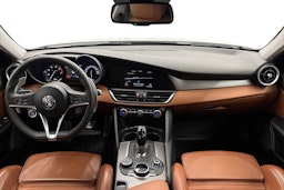 valkoinen Alfa Romeo Giulia 2018 kuva 9.