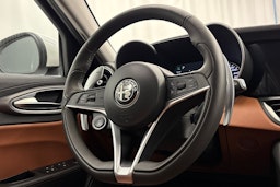 valkoinen Alfa Romeo Giulia 2018 kuva 16.