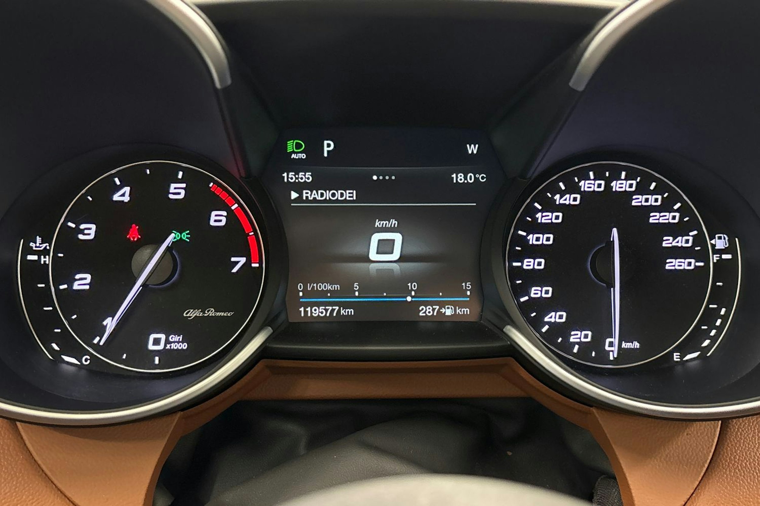 valkoinen Alfa Romeo Giulia 2018 kuva 19.