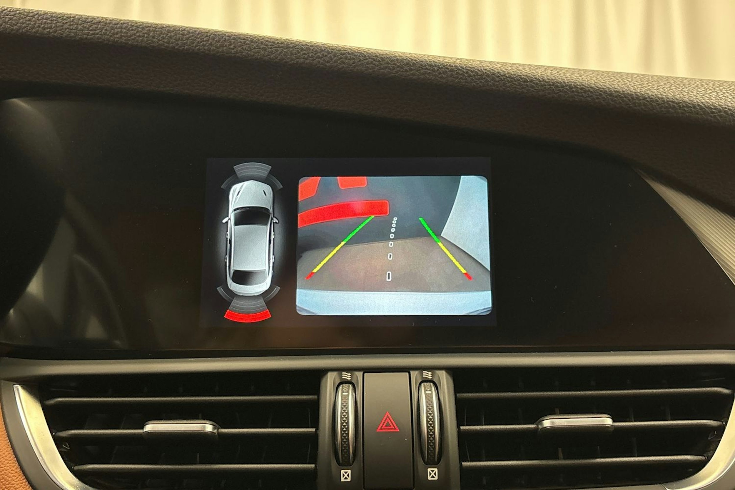 valkoinen Alfa Romeo Giulia 2018 kuva 20.