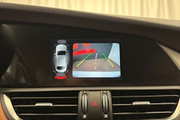 valkoinen Alfa Romeo Giulia 2018 kuva 20.