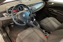 met. hopea Alfa Romeo Giulietta 2011 kuva 6.