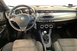 met. hopea Alfa Romeo Giulietta 2011 kuva 7.