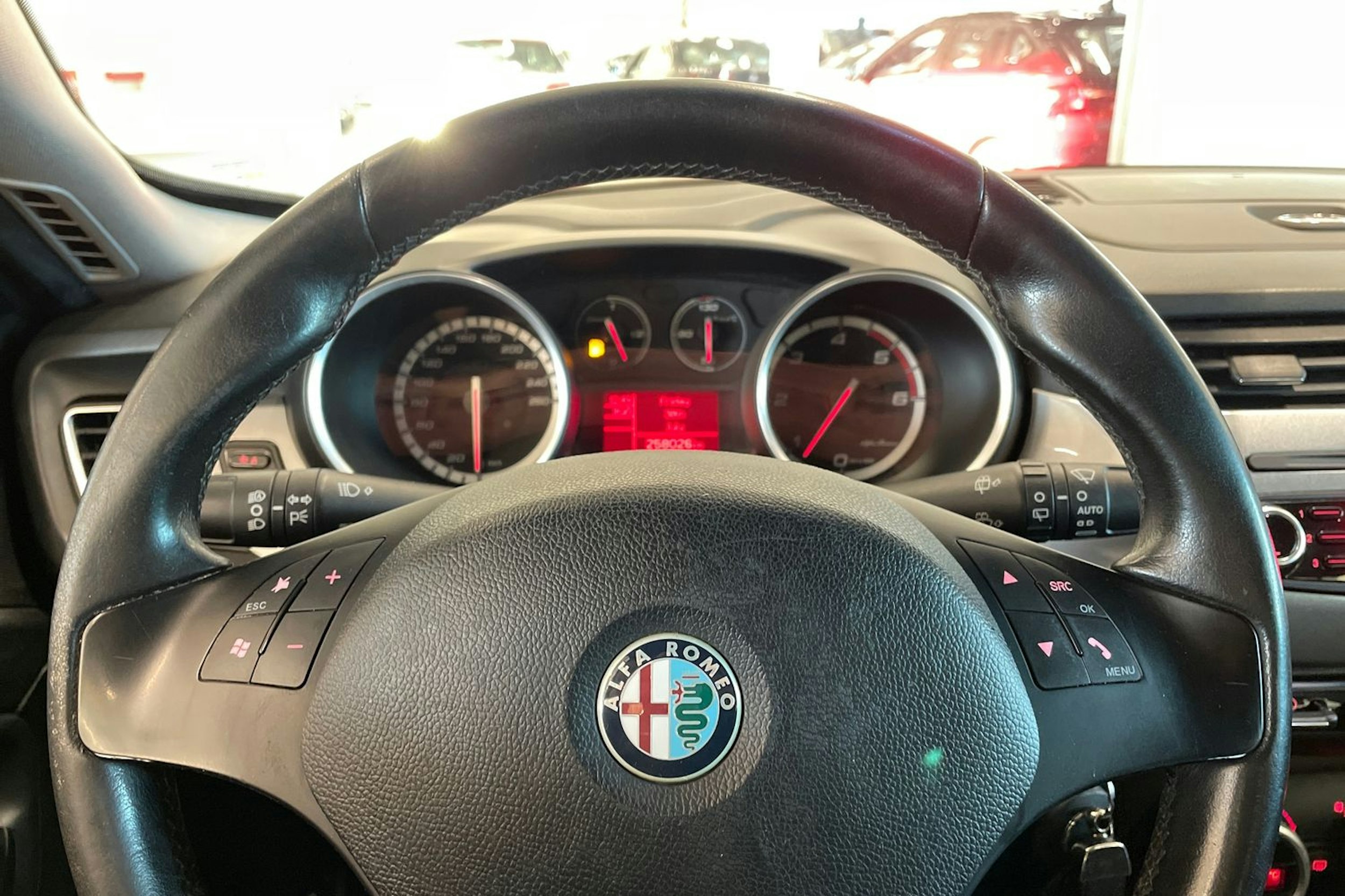 met. hopea Alfa Romeo Giulietta 2011 kuva 12.