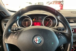met. hopea Alfa Romeo Giulietta 2011 kuva 12.