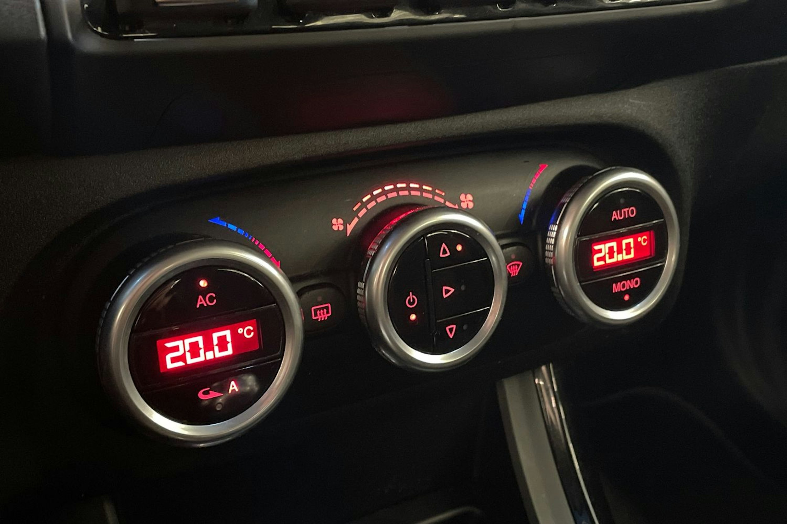 met. hopea Alfa Romeo Giulietta 2011 kuva 16.